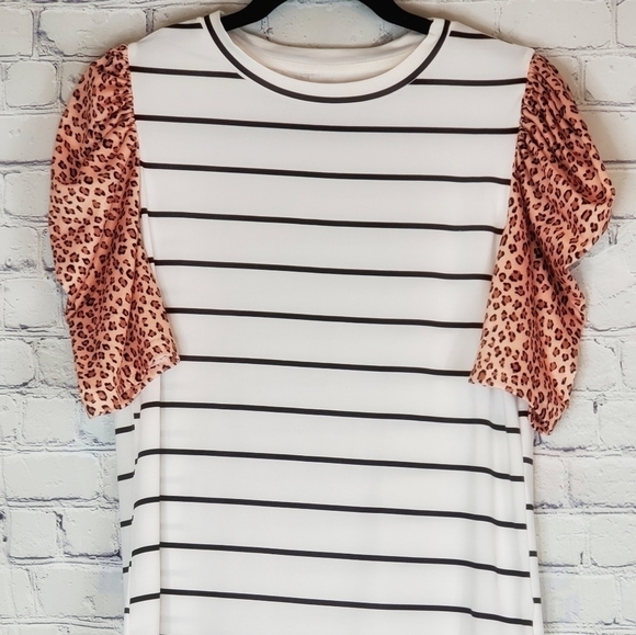 LEOPARD Sleeves & B/W Stripes Tee Chic & Casual - Picture 8 of 9